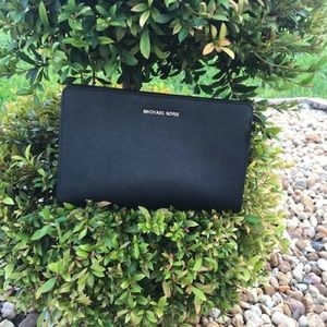 Black envelope Michael Kors Crossbody